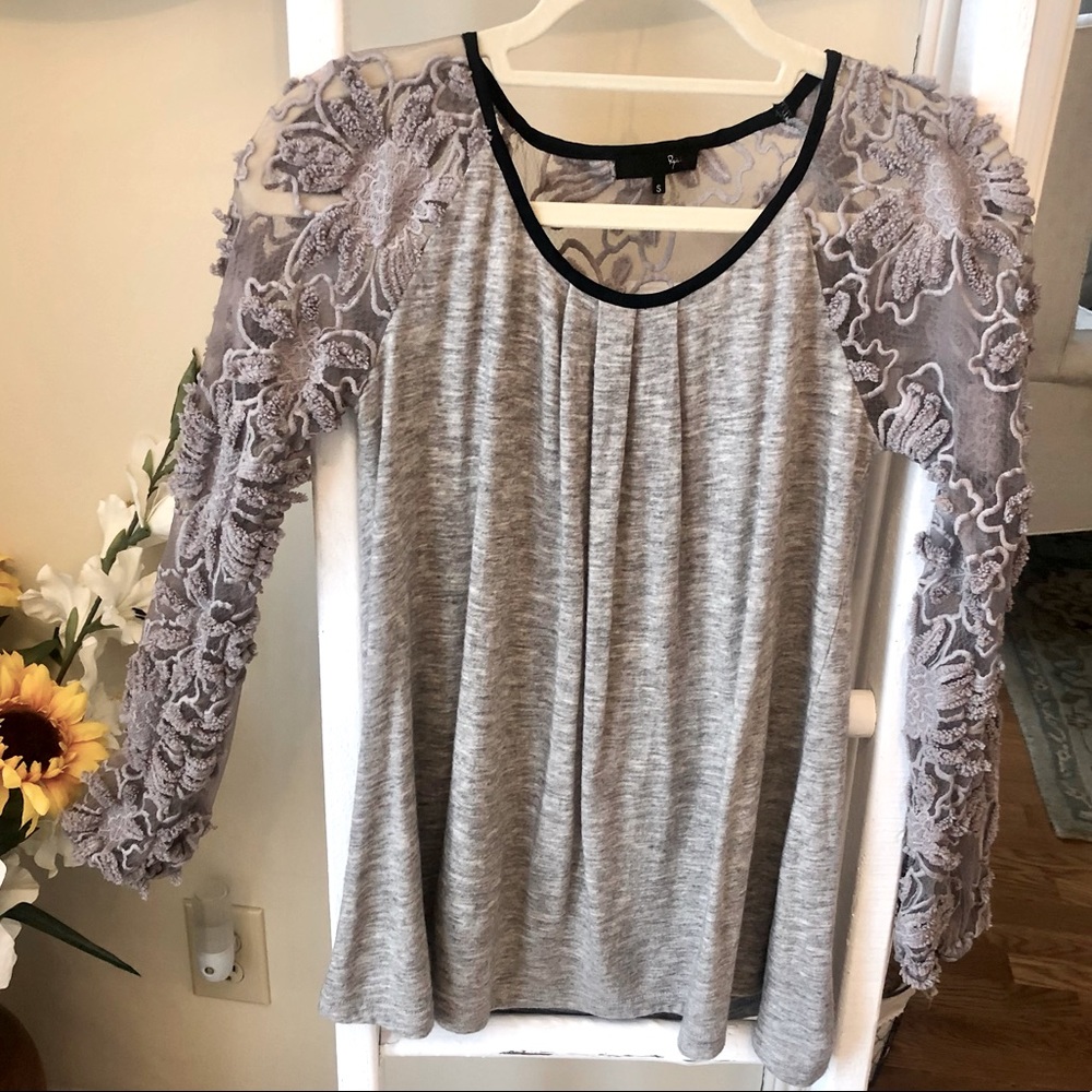 Ryu Grey Long Lace Sleeve Blouse.  Size Small